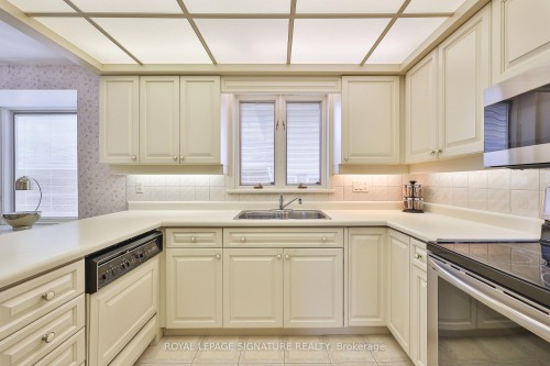14 Logstone Crescent, Toronto, ON - Indoor Photo Showing Kitchen With Double Sink