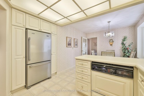14 Logstone Crescent, Toronto, ON - Indoor Photo Showing Kitchen