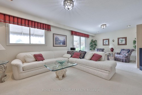 14 Logstone Crescent, Toronto, ON - Indoor Photo Showing Living Room