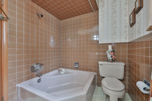 14 Logstone Crescent, Toronto, ON - Indoor Photo Showing Bathroom