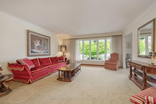 14 Logstone Crescent, Toronto, ON - Indoor Photo Showing Living Room