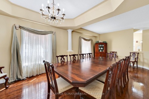 6847 Simpson Pioneer Trail, Mississauga, ON - Indoor Photo Showing Dining Room