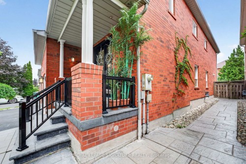 6847 Simpson Pioneer Trail, Mississauga, ON - Outdoor