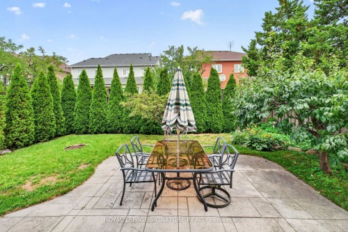 6847 Simpson Pioneer Trail, Mississauga, ON - Outdoor