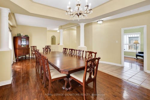 6847 Simpson Pioneer Trail, Mississauga, ON - Indoor Photo Showing Dining Room