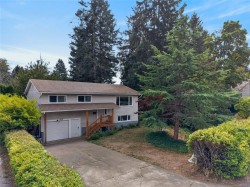 568 Salish St Comox, BC V9M 3L3