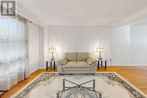 25 Malcolm Crescent, Brampton, ON - Indoor Photo Showing Living Room