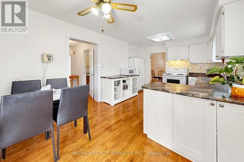 25 Malcolm Crescent, Brampton, ON - Indoor Photo Showing Kitchen