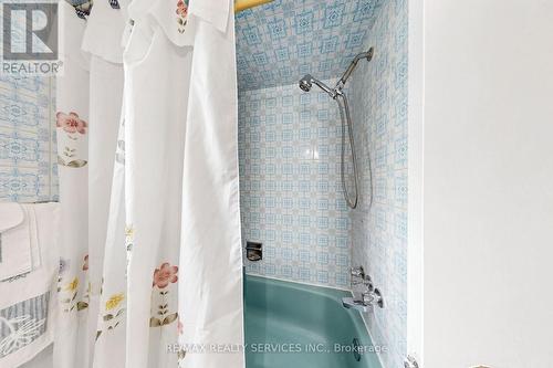 25 Malcolm Crescent, Brampton, ON - Indoor Photo Showing Bathroom