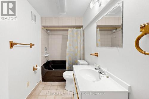 25 Malcolm Crescent, Brampton, ON - Indoor Photo Showing Bathroom