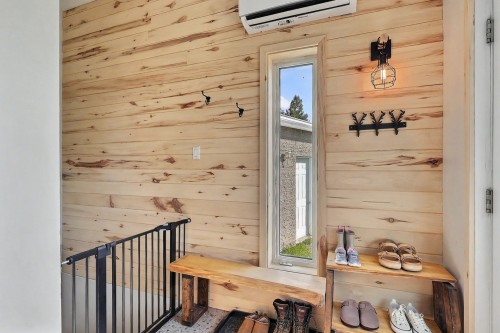 Mud Room - 1004 Rue Roy, Rouyn-Noranda, QC 