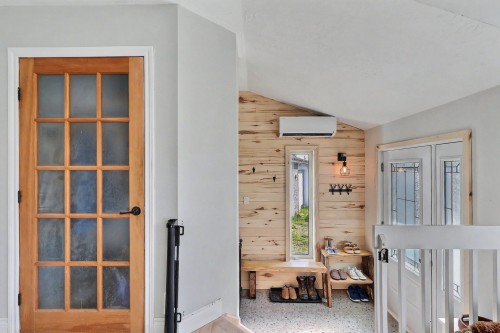 Mud Room - 1004 Rue Roy, Rouyn-Noranda, QC 