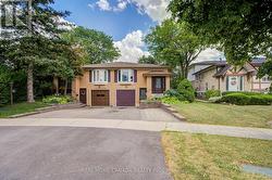 19 HEPWORTH DRIVE  Toronto, ON M9R 3W1