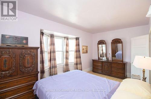 66 Sherman Avenue N, Hamilton, ON - Indoor Photo Showing Bedroom