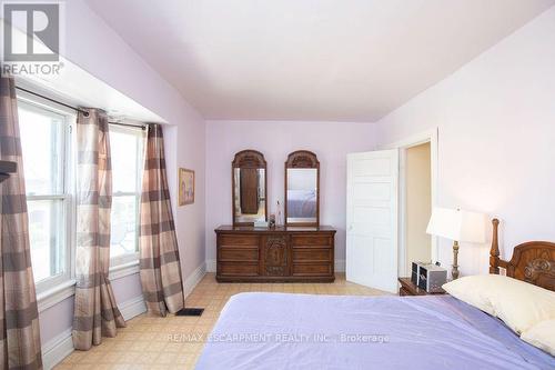 66 Sherman Avenue N, Hamilton, ON - Indoor Photo Showing Bedroom