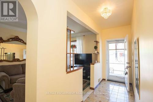 66 Sherman Avenue N, Hamilton, ON - Indoor Photo Showing Other Room