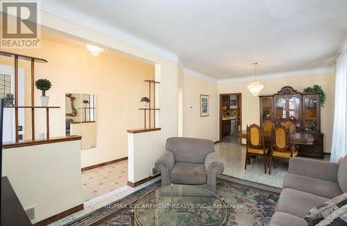 66 Sherman Avenue N, Hamilton, ON - Indoor Photo Showing Living Room