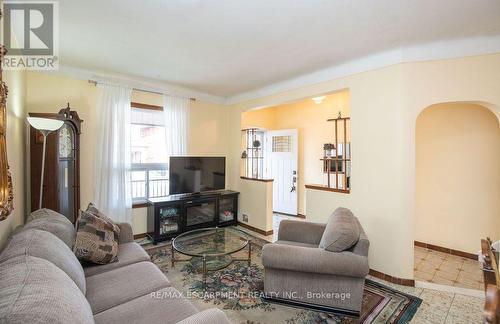 66 Sherman Avenue N, Hamilton, ON - Indoor Photo Showing Living Room