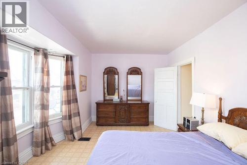 66 Sherman Avenue N, Hamilton, ON - Indoor Photo Showing Bedroom