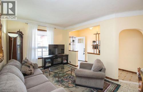 66 Sherman Avenue N, Hamilton, ON - Indoor Photo Showing Living Room