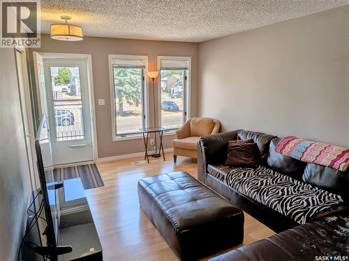 7307 Dalgliesh Drive, Regina, SK - Indoor Photo Showing Living Room