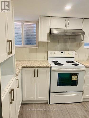 3336 Stoney Crescent, Mississauga, ON - Indoor Photo Showing Kitchen