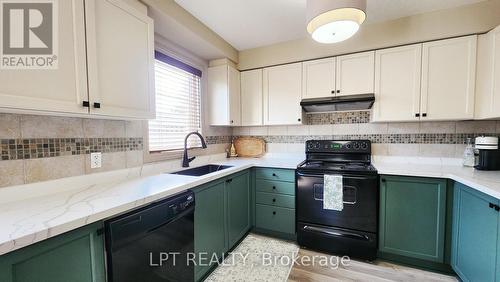 17 Silver Maple Crescent, Barrie, ON - Indoor Photo Showing Kitchen