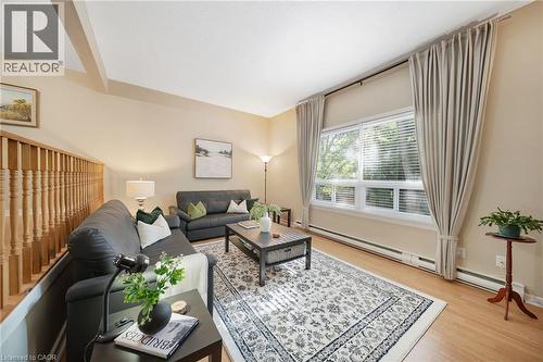4 Patrice Court, Dundas, ON - Indoor Photo Showing Living Room