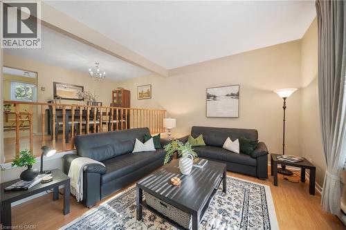 4 Patrice Court, Dundas, ON - Indoor Photo Showing Living Room