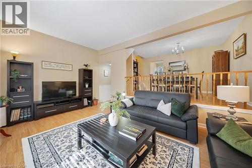 4 Patrice Court, Dundas, ON - Indoor Photo Showing Living Room