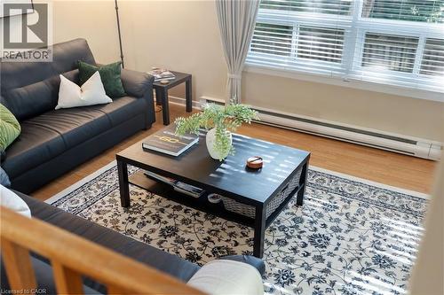 4 Patrice Court, Dundas, ON - Indoor Photo Showing Living Room