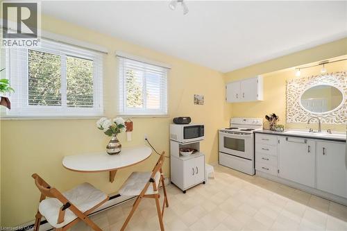 4 Patrice Court, Dundas, ON - Indoor