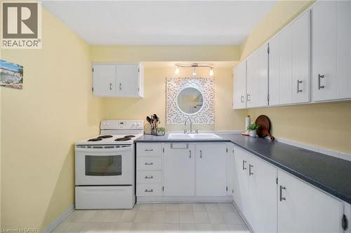 4 Patrice Court, Dundas, ON - Indoor Photo Showing Kitchen