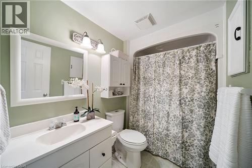 4 Patrice Court, Dundas, ON - Indoor Photo Showing Bathroom