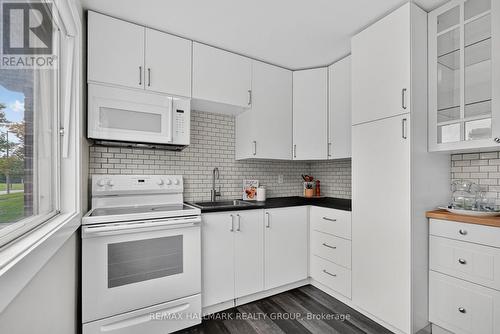 2998 Fairlea Crescent, Ottawa, ON - Indoor Photo Showing Kitchen