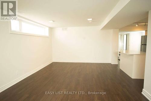 2 PRINCESS ANNE CRESCENT , Toronto, Ontario M9A 2N8 5