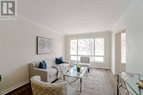 70 Montjoy Crescent, Brampton, ON - Indoor Photo Showing Living Room