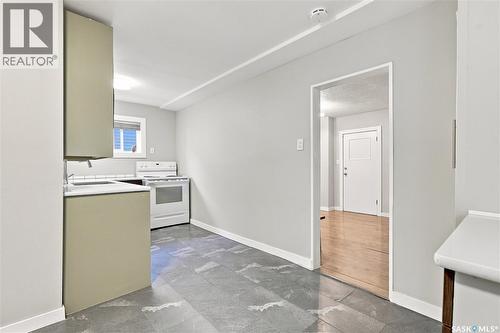 423 E Avenue S, Saskatoon, SK - Indoor