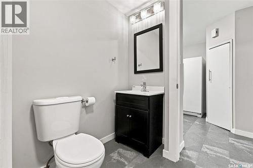 423 E Avenue S, Saskatoon, SK - Indoor Photo Showing Bathroom
