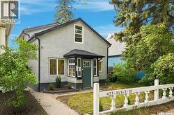 423 E AVENUE S  Saskatoon, SK S7M 1S4