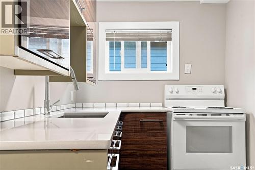 423 E Avenue S, Saskatoon, SK - Indoor Photo Showing Kitchen