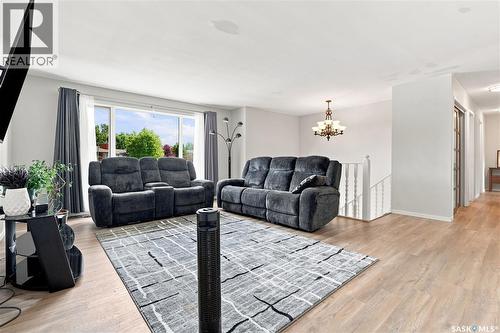 154 Delayen Crescent, Saskatoon, SK - Indoor Photo Showing Living Room