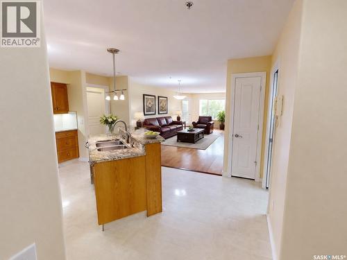 305 3101 Renfrew Crescent E, Regina, SK - Indoor Photo Showing Kitchen With Double Sink