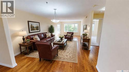 305 3101 Renfrew Crescent E, Regina, SK - Indoor Photo Showing Living Room