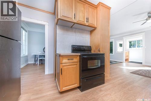 1017 J Avenue N, Saskatoon, SK - Indoor Photo Showing Kitchen