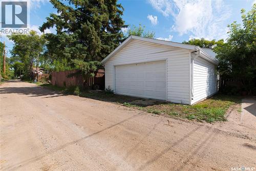 1017 J Avenue N, Saskatoon, SK - Outdoor