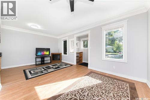 1017 J Avenue N, Saskatoon, SK - Indoor