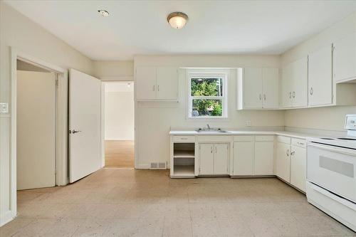 287 Boyd Avenue, Winnipeg, MB - Indoor Photo Showing Kitchen