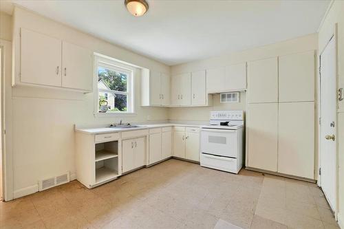 287 Boyd Avenue, Winnipeg, MB - Indoor Photo Showing Kitchen