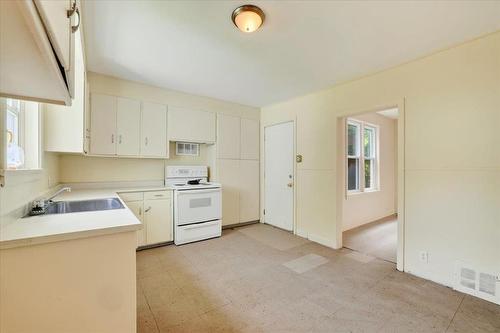 287 Boyd Avenue, Winnipeg, MB - Indoor Photo Showing Kitchen